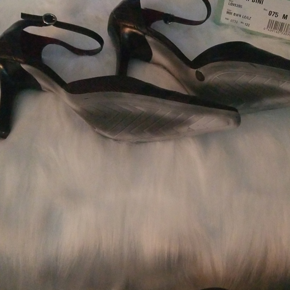 Gianni Bini Black and Burgundy Pointed Toe Ankle Strap Heels - Picture 3 of 3